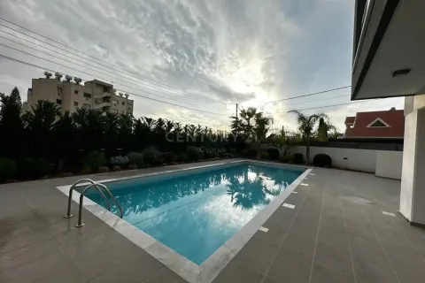 2 bedrooms Apartment in Limassol, Cyprus No. 34954 3