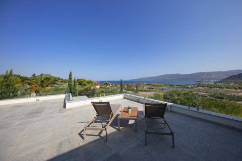 5 bedrooms Villa in Athens, Greece No. 47911 10