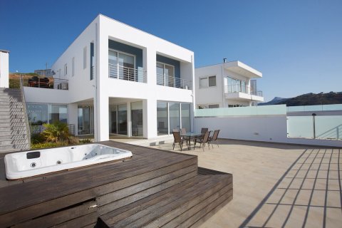 4 bedrooms Villa in Heraklion, Greece No. 66443 1