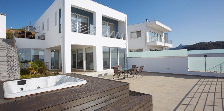 4 bedrooms Villa in Heraklion, Greece No. 66443