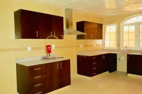 5 bedrooms Villa in Baniyas, UAE No. 10266 16