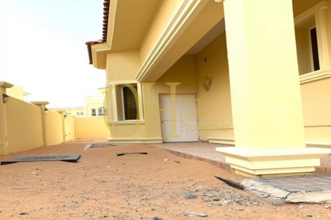 5 dormitorios Villa en Baniyas, UAE No. 10266 1