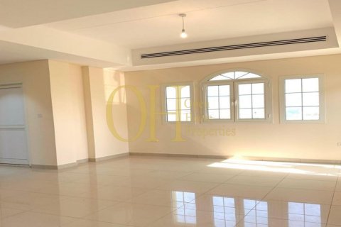 5 bedrooms Villa in Baniyas, UAE No. 10266 3