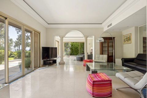 3 bedrooms Villa in Antibes, France No. 67949 8