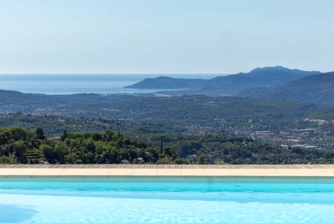 5 dormitorios Villa en Chateauneuf-Grasse, France No. 67941 2