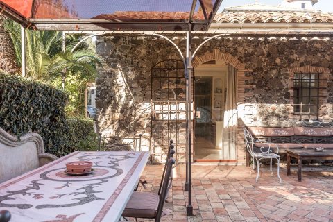 2 bedrooms Villa in Antibes, France No. 67950 5