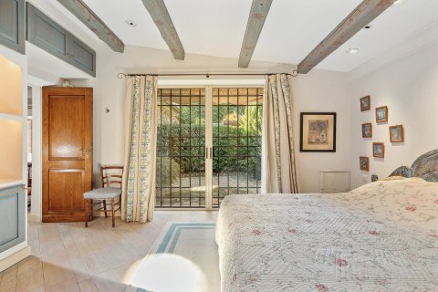 2 bedrooms Villa in Antibes, France No. 67950 9