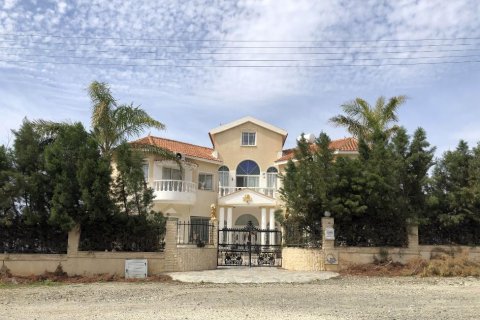 6 bedrooms Villa in Paphos, Cyprus No. 37783 1