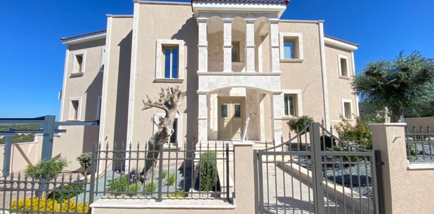 5 bedrooms Villa in Paphos, Cyprus No. 37779