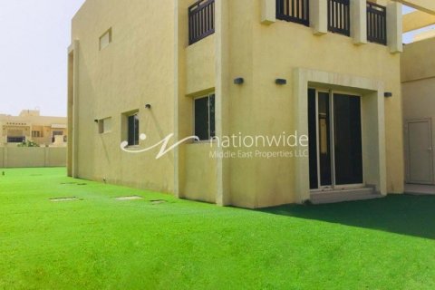 5 dormitorios Villa en Baniyas, UAE No. 3354 1