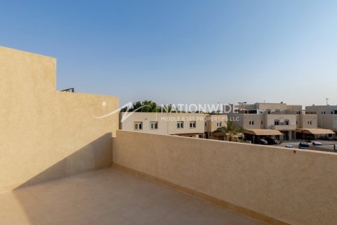 3 dormitorios Villa en Abu Dhabi, UAE No. 3353 2