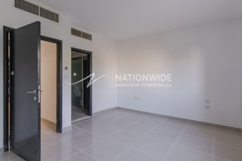 3 bedrooms Villa in Abu Dhabi, UAE No. 3353 10