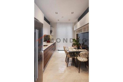 5+1 Apartment en Bueyuekcekmece, Turkey No. 18001 7