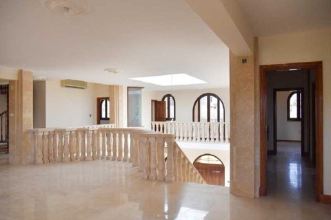 5 bedrooms Villa in Oroklini, Cyprus No. 31624 7