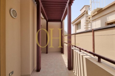 5 dormitorios Villa en Khalifa City, UAE No. 23604 2