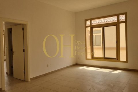 5 bedrooms Villa in Khalifa City, UAE No. 23604 9