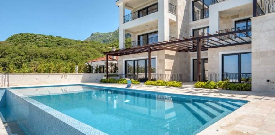 3 bedrooms Apartment in Budva, Montenegro No. 66793