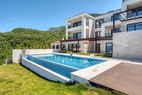 3 dormitorios Apartment en Budva, Montenegro No. 66793 10