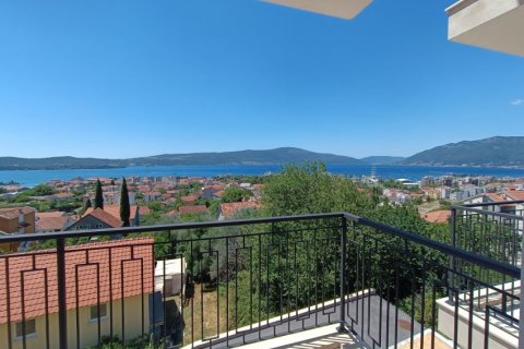 53m² Apartment en Tivat, Montenegro No. 66796 18