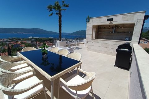 53m² Apartment en Tivat, Montenegro No. 66796 9