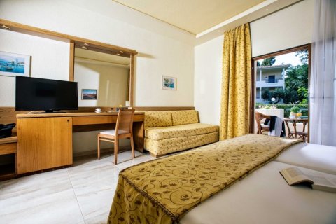 136 bedrooms Hotel in Central Macedonia, Greece No. 52449 7