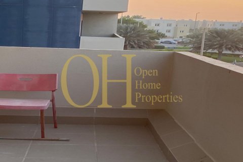 3 dormitorios Apartment en Al Reef, UAE No. 8809 3