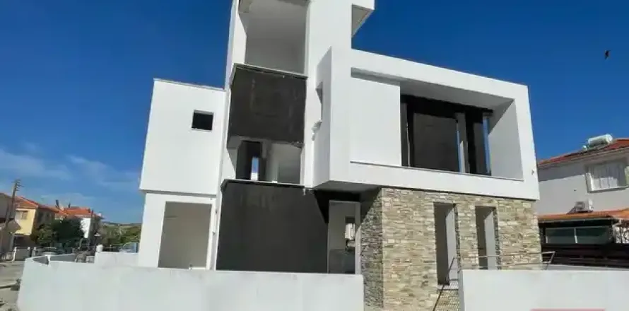 6 bedrooms Villa in Oroklini, Cyprus No. 31555