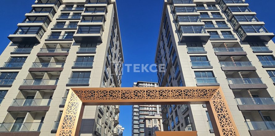 4+1 Apartment en Istanbul, Turkey No. 11724