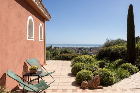 3 dormitorios Apartment en Cagnes-sur-Mer, France No. 68723 2