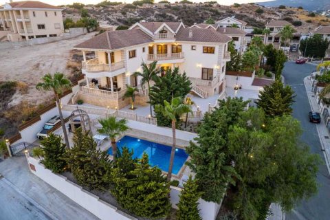 6 bedrooms Villa in Mouttagiaka, Cyprus No. 32155 1