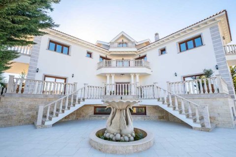 6 bedrooms Villa in Mouttagiaka, Cyprus No. 32155 10