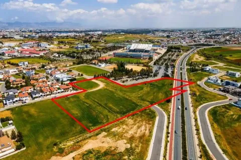 18200m² Land in Strovolos, Cyprus No. 35784 4