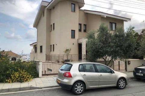 3 bedrooms House in Agios Athanasios, Cyprus No. 39662 1