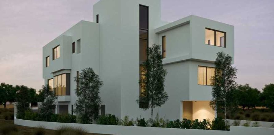 7 bedrooms House in Paralimni, Cyprus No. 39665