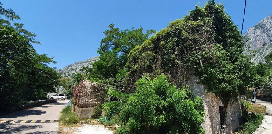 555m² Land in Kotor, Montenegro No. 66757