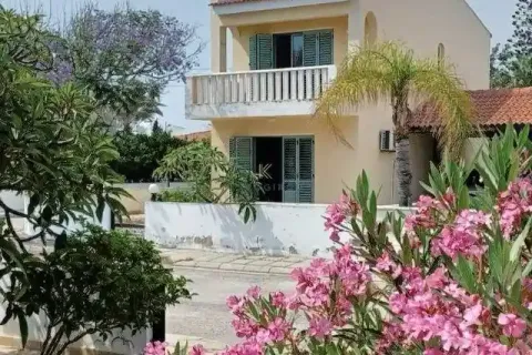 2 bedrooms House in Pervolia, Cyprus No. 29174 1