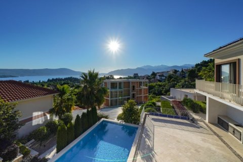 4 dormitorios House en Tivat, Montenegro No. 66720 2