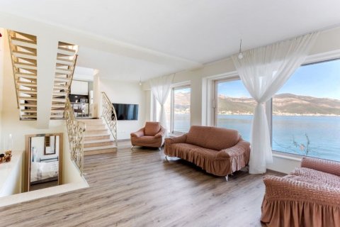 5 dormitorios House en Tivat, Montenegro No. 66719 5