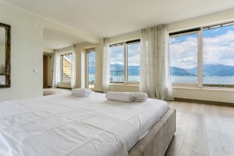 5 dormitorios House en Tivat, Montenegro No. 66719 11