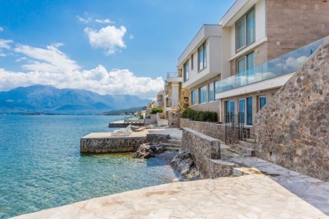 5 dormitorios House en Tivat, Montenegro No. 66719 1