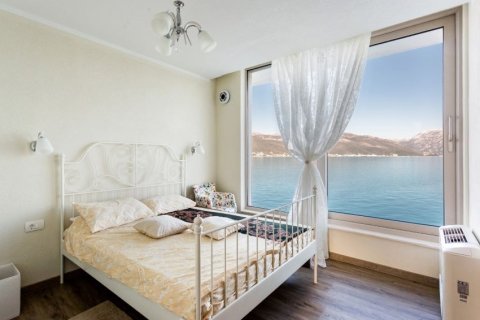 5 bedrooms House in Tivat, Montenegro No. 66719 10