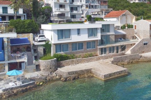 5 bedrooms House in Tivat, Montenegro No. 66719 2