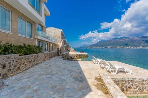 5 bedrooms House in Tivat, Montenegro No. 66719 15