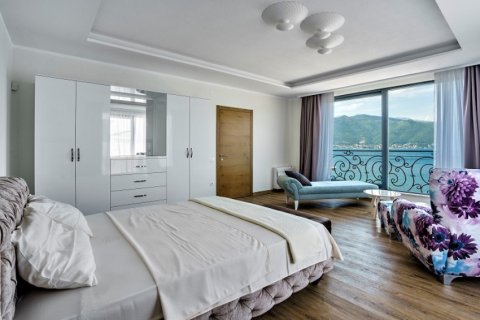 3 dormitorios House en Tivat, Montenegro No. 66829 12