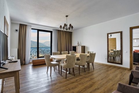 3 dormitorios House en Tivat, Montenegro No. 66829 3