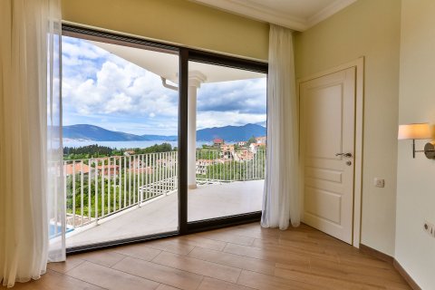 3 bedrooms Villa in Tivat, Montenegro No. 67018 7