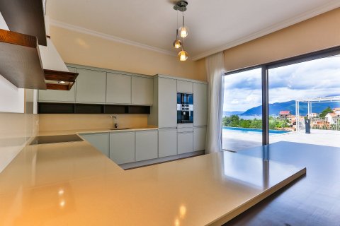 3 bedrooms Villa in Tivat, Montenegro No. 67018 4