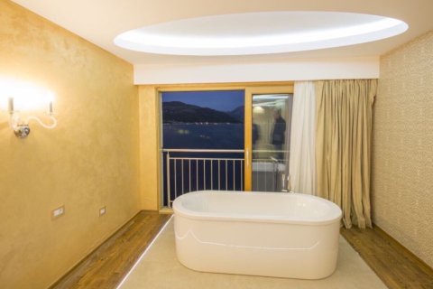 4 bedrooms House in Tivat, Montenegro No. 66828 7