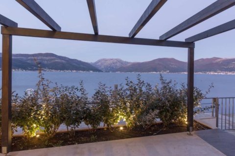 4 dormitorios House en Tivat, Montenegro No. 66828 6