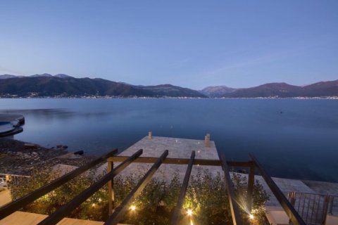 4 bedrooms House in Tivat, Montenegro No. 66828 4